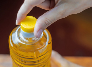 Gde držite ulje u kuhinji? Stručnjaci otkrili najgore mesto, a mnogi ga baš tu čuvaju