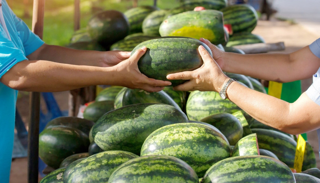 Ovakva lubenica može da izazove trovanje: Ako primetite ovo kada je presečete, odmah je bacite, ne rizikujte!
