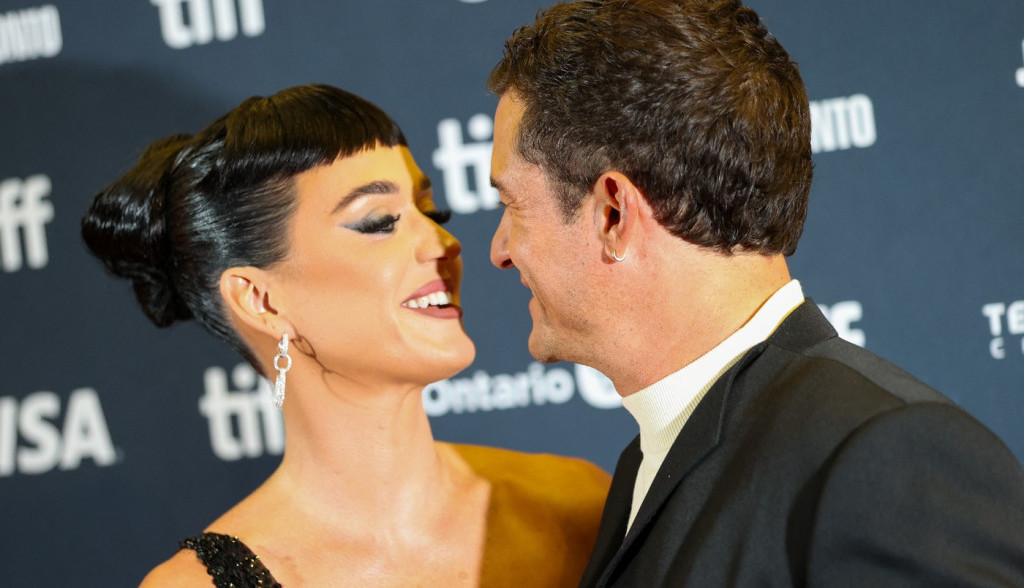 "Neće se odvajati od sudopere": Kejti Peri otkrila kako "nagrađuje" Orlanda Bluma ukoliko obavi kućne poslove