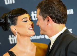 "Neće se odvajati od sudopere": Kejti Peri otkrila kako "nagrađuje" Orlanda Bluma ukoliko obavi kućne poslove