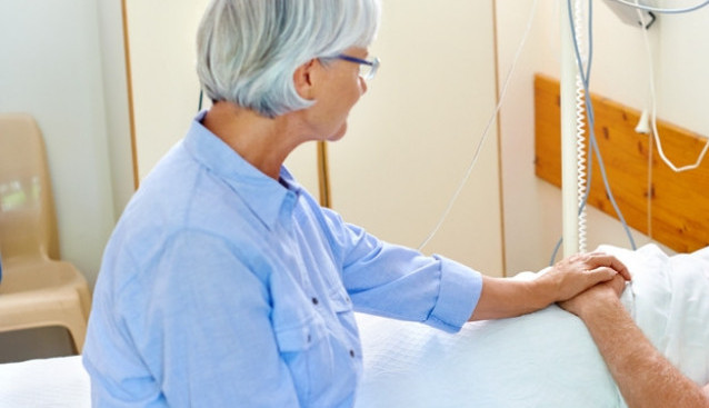 Doktori otkrivaju: Ovi fizički simptomi se javljaju nekoliko dana pred smrt i predskazuju da se bliži kraj