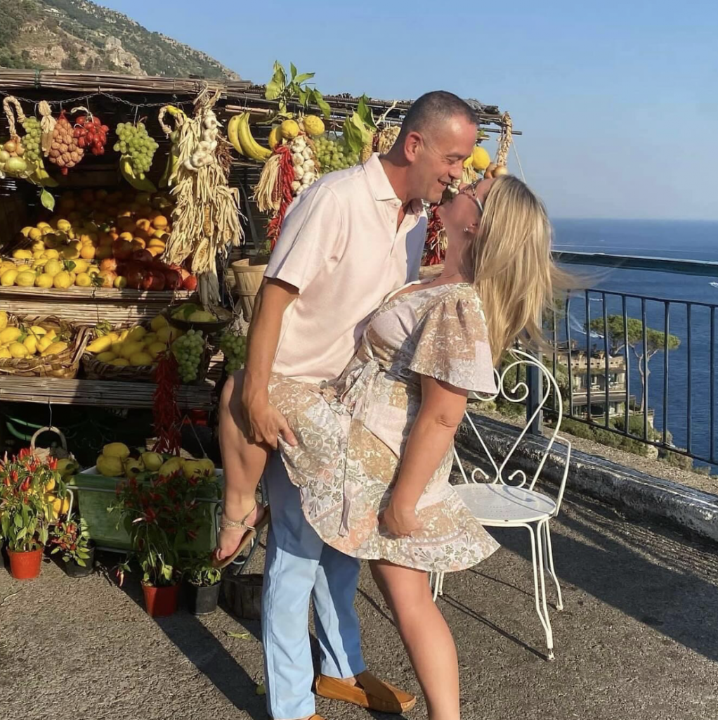 Udala se za 13 godina starijeg muškarca, pa promenila život iz korena: Napustila prestižan posao, ostavila sve i sada živi svoj san
