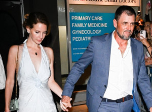 Nakon venčanja sačekao ih je pakao: Slavna pevačica i njen suprug meta uznemiravanja, a evo o čemu se radi