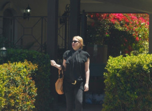 Poznata glumica izbačena iz suda zbog ponašanja: Bivšem mužu se unosila u lice, a sve zbog alimentacije