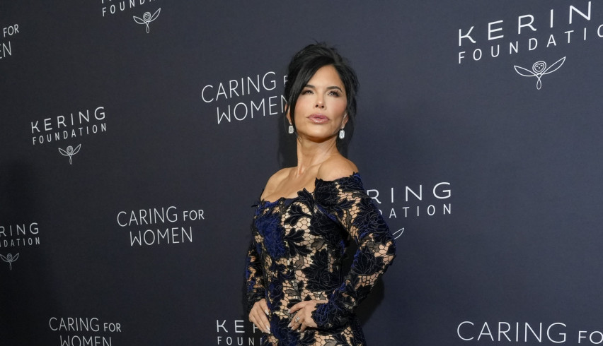 Verenica najmoćnijeg čoveka na svetu utegla se u crnu čipku i sve paralisala: Haljina istakla sve njene bujne atribute