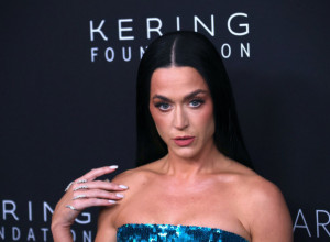 ,,Čemu drama?": Kejti Peri se oglasila povodom viralne slike svog muža, uhvaćen u nestašnoj pozi sa slavnom lepoticom