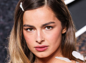 Bez blama prošetala u donjem vešu: Influenserka se pojavila na dodeli nagrada u šok izdanju, neki ovo ne bi nosili ni po kući