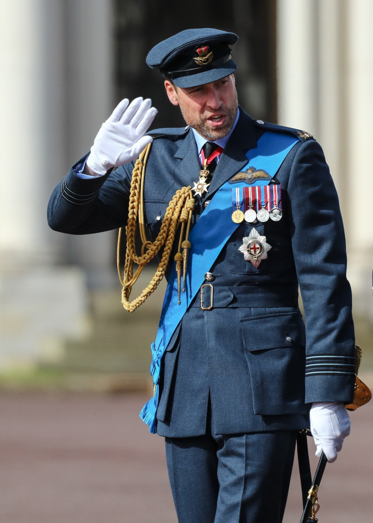 Opsedaju ga žene, strahuje se da će Kejt zameniti ljubavnicom: Vilijam na "stubu srama" zbog novog imidža
