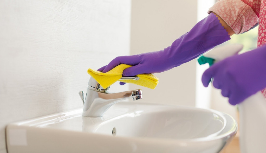 Skinite kamenac sa česme i kade: Uz sredstvo od 30 dinara, uklonićete sve fleke bez ribanja!