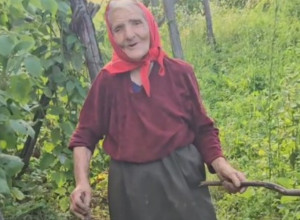 Dan počinjem sa čašicom rakije i šoljom kafe i tako svako jutro: Mirjana u 98 -oj živi sama u selu i kaže da 10 godina nije videla doktora
