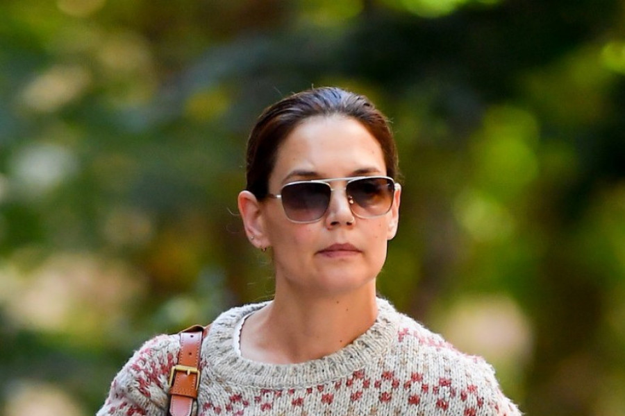 Džemper po ugledu na Kejti Holms: Glumica se godinama ne odvaja od ovog modela, ima print koji obožavaju sve žene