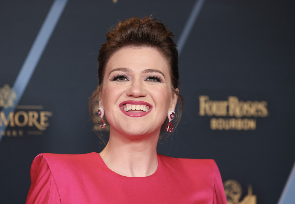 Pletene haljine morate imati u svom ormaru: Keli Klarkson je zaludela svet savršenim zelenim modelom, prikriva sve nedostatke