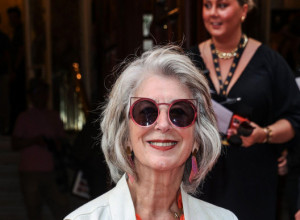 Glumica (78) zaprosila svog partnera u vozu: "Ukupno imamo 156 godina i vreme je da stanemo pred oltar!"