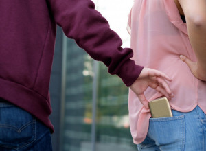 Ne diraj mi telefon: Evo šta treba da uradite ako vam ukradu mobilni uređaj, reagujte što pre