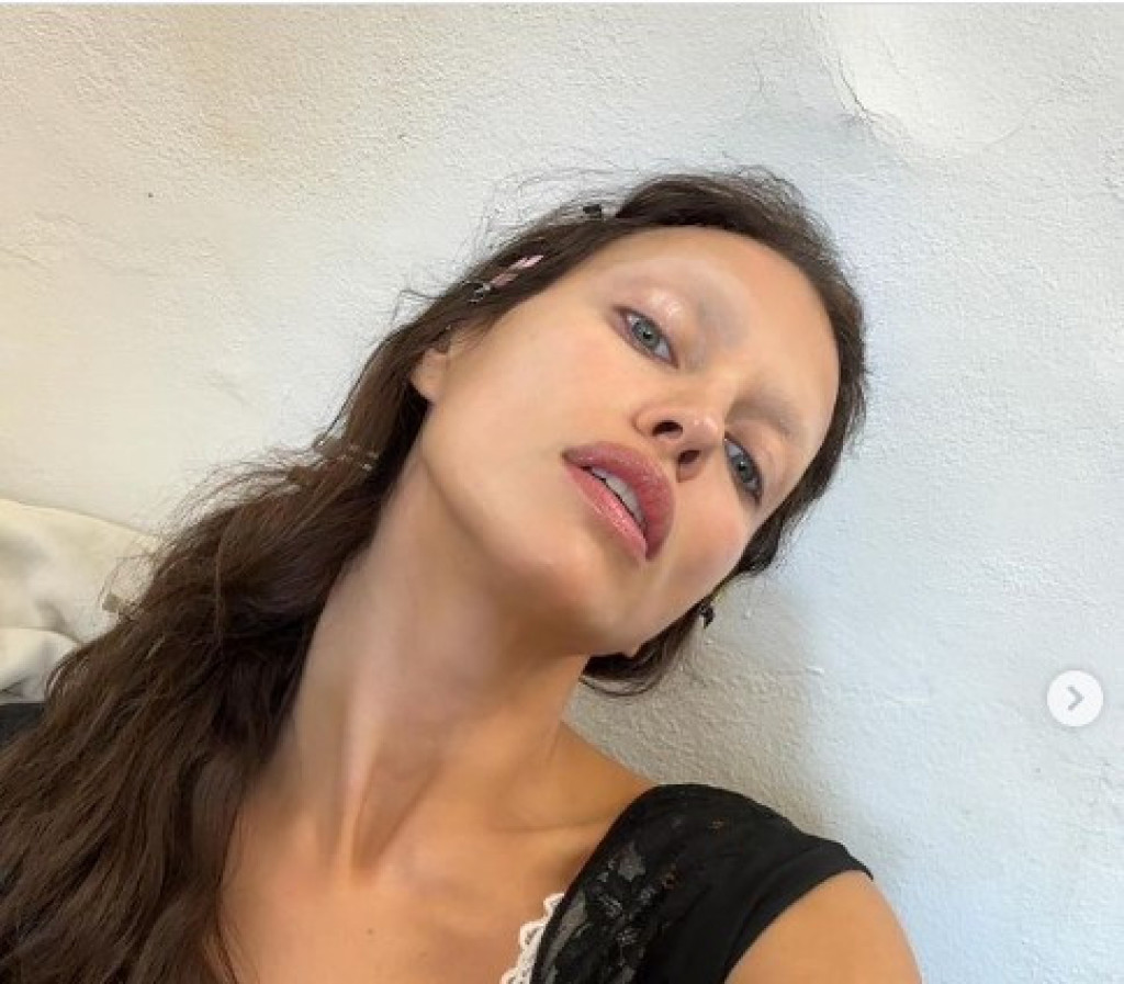 Novi trend su žene bez obrva! Irina Šajk ga je prihvatila među prvima i izazvala raspravu na internetu, da li vam se dopada?