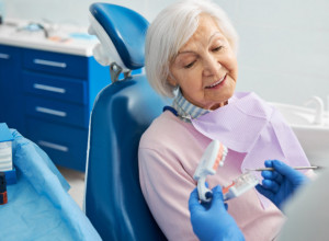 Obratite pažnju na zube: Mogu da otkriju rizik od opasne bolesti, javlja se kod žena starijih od 65 godina