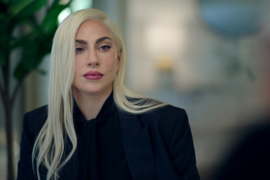 Jedva smo je prepoznali: Lejdi Gaga se transformisala kao nikada do sad, vatrena boja kose šokirala javnost