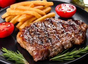 Kako da meso ne bude žilavo: U restoranu stave jedan začin, zbog kojeg je uvek meko i sočno!