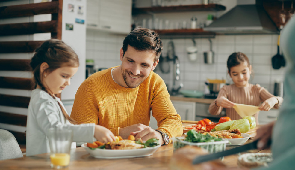 Kardiolog otkrio šta nikada ne jede za večeru: Ovu hranu svi Srbi obožavaju, a kobna je za srce!