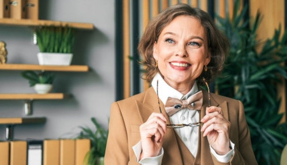 Blistaćete kao da vam je 20: Modne kombinacije za žene 50+ brišu godine i naglašavaju lepotu