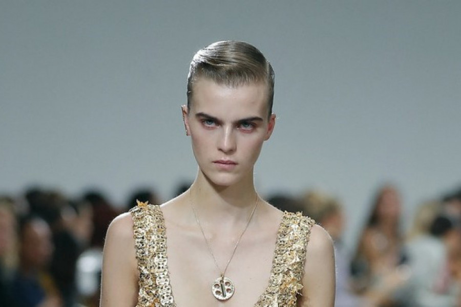 Vredi vrtoglavih 250.000 evra: Najskuplja torbica na svetu prošetala pistom u Parizu, sve je prštalo od luksuza!