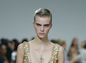 Vredi vrtoglavih 250.000 evra: Najskuplja torbica na svetu prošetala pistom u Parizu, sve je prštalo od luksuza!