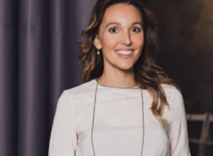 Savršeni jesenji komadi: Jelena Đoković obukla je najpopularnije pantalone ove sezone, u kojima svaka žena izgleda vitkije