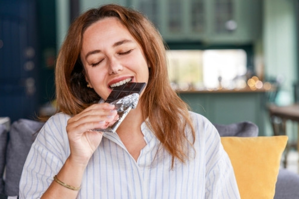 Zašto bi trebalo jesti tamnu čokoladu svaki dan? Nutricionistkinja dala savet zlata vredan, a tiče se vašeg srca