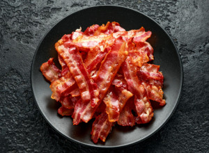 Najhrskavija slanina kao iz restorana i to bez ulja: Ovako se priprema najbolji dodatak jelima, vredi probati