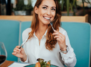 Snižava šećer, holesterol i sprečava gojenje: Treba uzeti samo 1 kašiku ove namirnice pre jela!