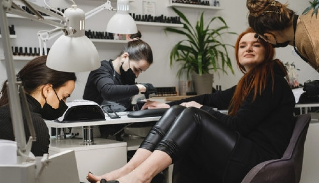 "Spopala me iz čista mira, da li izgledam kao očajnica?!" Marina je zanemela zbog onog što joj je predložila kozmetičarka