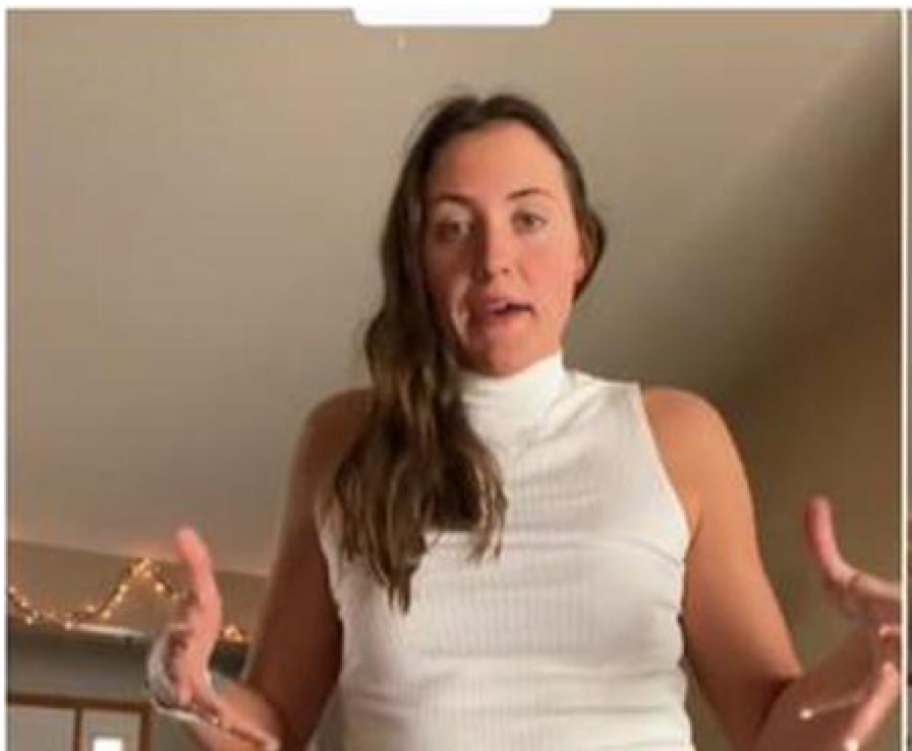 Ma više se nećete mučiti sa preuskim pantalonama: Starinski trik bake ove devojke raspametio milione