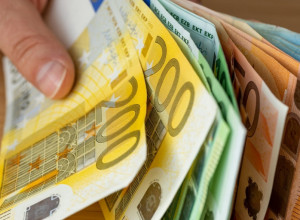 Pare će se bukvalno lepiti za njih: Za ova 3 znaka horoskopa stiže novac od 9. oktobra, rešiće sve finansijske probleme