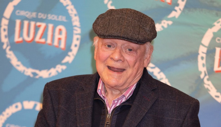 Afera sa koleginicom mu je promenila život i to tek posle 50 godina: Slavni glumac saznao i srećne i tužne vesti, tresao se od šoka