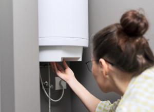 Električar Stanko nam je otkrio trik: Uradite ovo kada uključujete bojler, smanjićete duplo račun za struju!