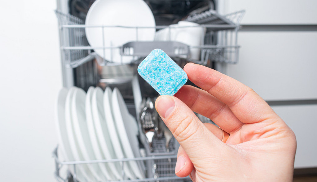 Natalija sama pravi tablete za pranje sudova: Koristi jeftine sastojke, a recept je prost kao pasulj!