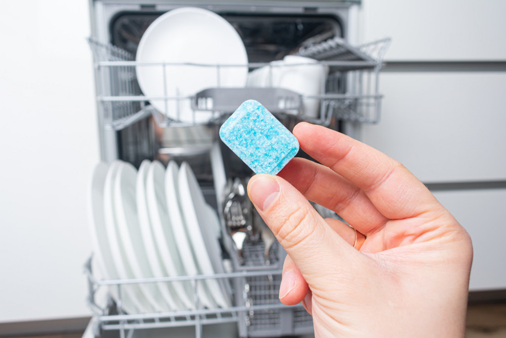 Natalija sama pravi tablete za pranje sudova: Koristi jeftine sastojke, a recept je prost kao pasulj!
