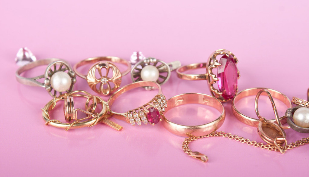 Čišćenje nakita od bižuterije: Ima više bakterija nego na wc šolji, evo kako da ga operete