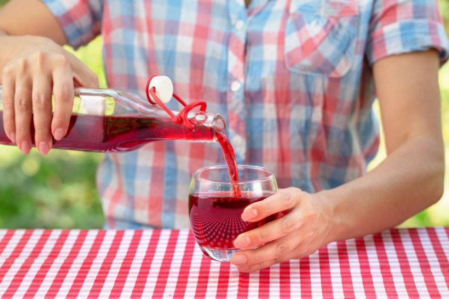 Znate li šta je šira, piće koje se obožava samo u jednom delu Srbije? Pravi se od posebne vrste voća i na specifičan način