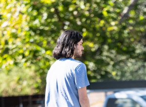 Najmlađi sin Majkla Džeksona prvi put u javnosti: Godinama se krio od kamera, a evo kako izgleda