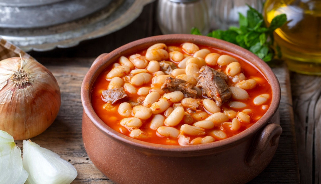 Skuvajte pasulj za 45 minuta! Ne treba vam ekspres lonac, samo dodajte ovaj sastojak i biće gotov očas posla!