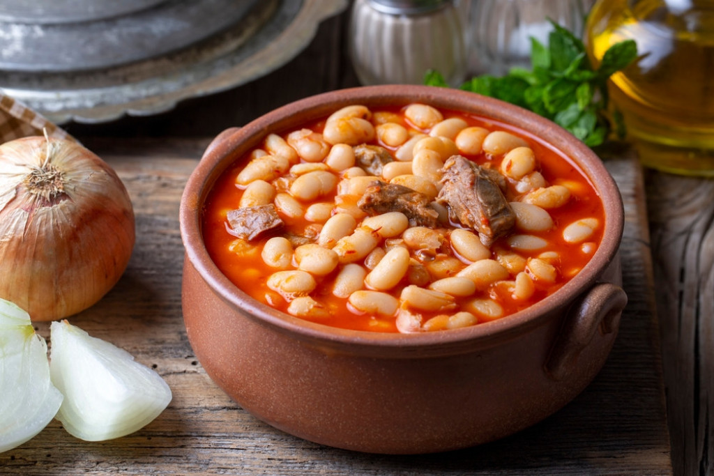 Skuvajte pasulj za 45 minuta! Ne treba vam ekspres lonac, samo dodajte ovaj sastojak i biće gotov očas posla!