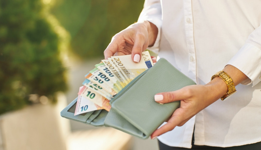 Stiže novac za ova 3 znaka: Do kraja oktobra će se pare prosto lepiti za njih, napuniće novčanik!