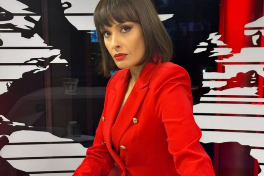 Ljudi ne veruju šta gledaju: Srpska voditeljka snimljena ispod stola, da li je moguće da nosi ovo u programu uživo