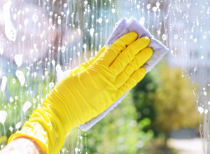 Svaka kuća ima ovaj proizvod, a niko ga ne koristi za prozore: Imaju da se cakle nenormalno, mislićete da ih uopšte nema