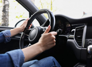 Pojma niste imali da ovako možete odmagliti stakla u autu: 3 trika koji u trenutku rešavaju problem svih vozača