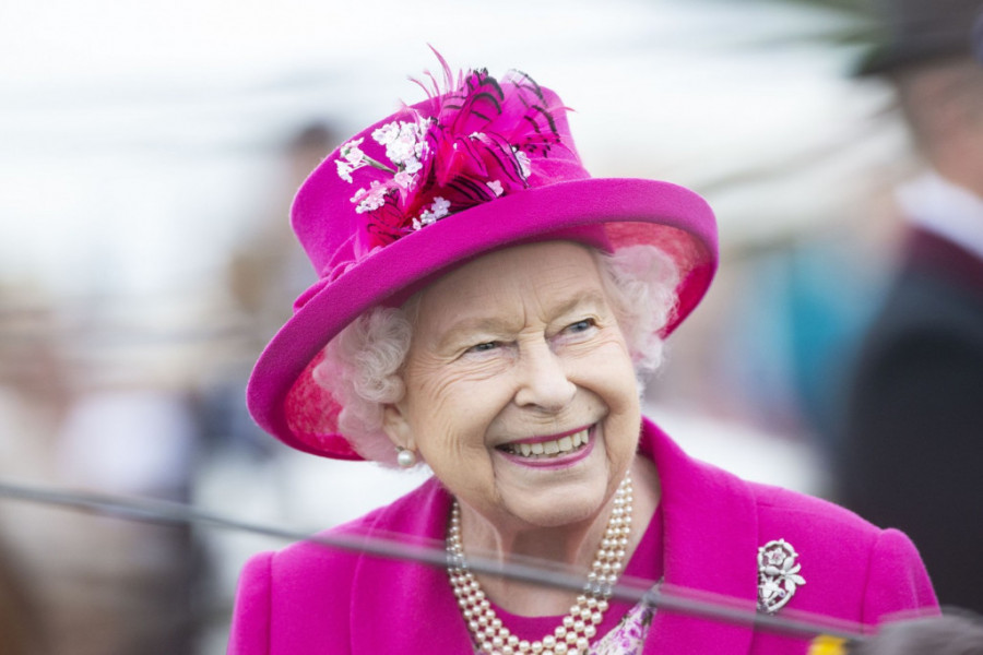 Bila je brža od Šumahera: Kraljica Elizabeta je i u starosti obožavala da vozi auto, ali je ovaj horor naterao da prestane