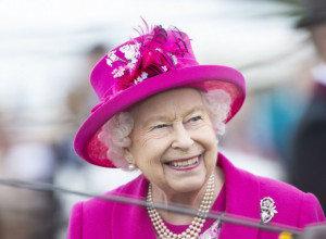 Bila je brža od Šumahera: Kraljica Elizabeta je i u starosti obožavala da vozi auto, ali je ovaj horor naterao da prestane