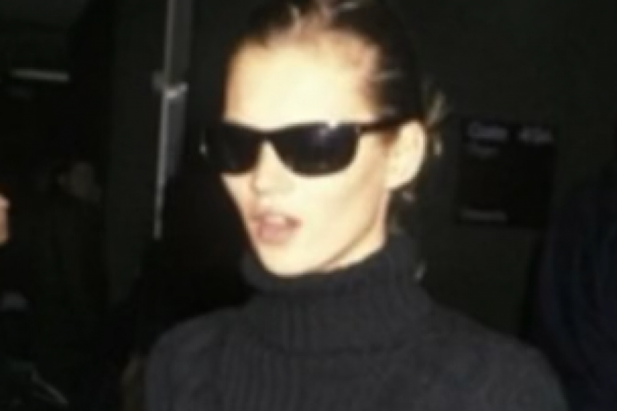 Autfit Kejt Mos ne izlazi iz mode: Na prvi pogled izgleda sasvim obično, sve dok ne primetite ove detalje, čista desetka!