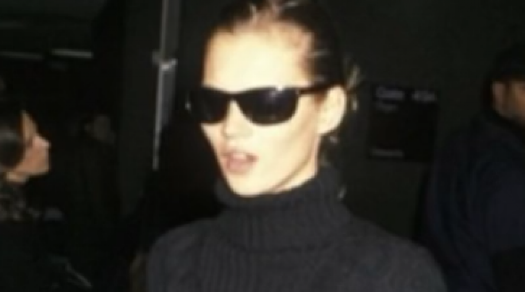 Autfit Kejt Mos ne izlazi iz mode: Na prvi pogled izgleda sasvim obično, sve dok ne primetite ove detalje, čista desetka!